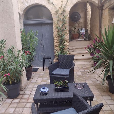 Au Gre Du Voyage Uzès Exterior foto