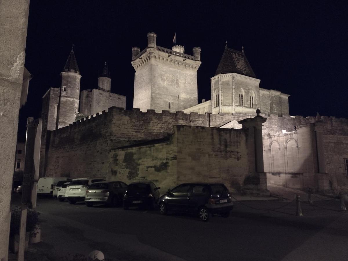 Au Gre Du Voyage Uzès Exterior foto